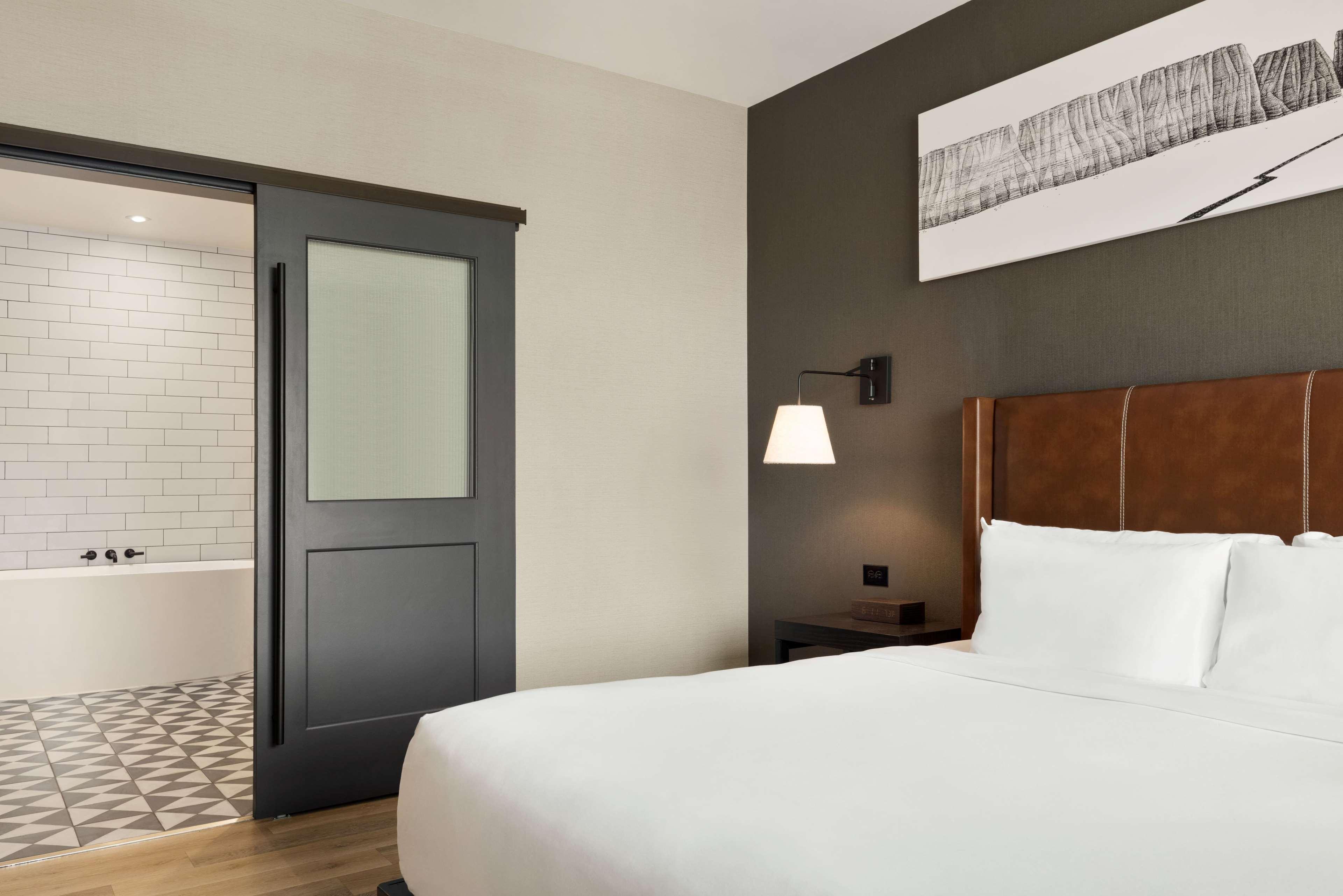 Hotel Origin Red Rocks, A Wyndham Golden